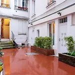 Modern Studio & Duplex Near Voltaire Metro By Guestready