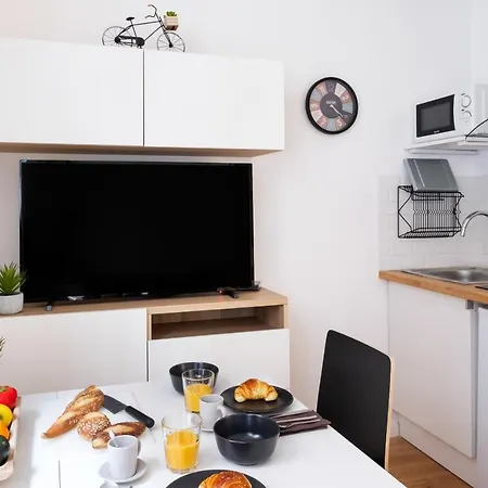 Modern Studio & Duplex Near Voltaire Metro By Guestready * Paris