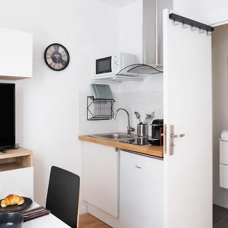 Modern Studio & Duplex Near Voltaire Metro By Guestready Apartment